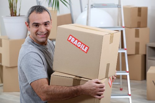 Temporary storage units for household items in Freezywater